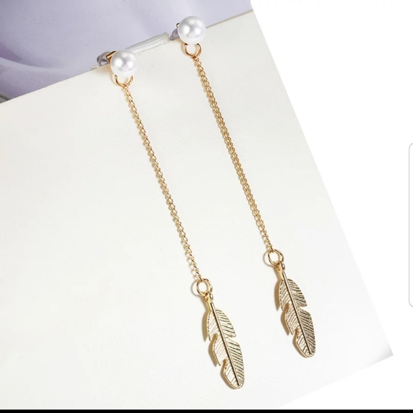 ☆Bethany ☆ Pearl and Feather Earrings - Picture 2 of 5